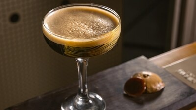 Charm your guests with a gold coffee cocktail at your next gathering (Khi Khi) Charm your guests with a gold coffee cocktail at your next gathering (Khi Khi)