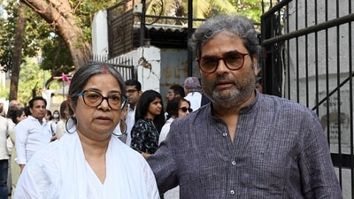Filmmaker Vishal Bharadwaj arrived at the Udhas residence with his singer-wife Rekha Bharadwaj. Pankaj Udhas. In an interview with Hindustan Times in October 2021, Pankaj Udhas had lamented the state of ghazals in pop culture today. “I think cinema has played a major part in popularising ghazals. What has happened today is that the entire filmmaking has changed. Cinema is no more about fantasy; it’s very realistic and practical. So, most filmmakers don’t find a space for imaginative poetry or slow-paced numbers like ghazals," he said. Filmmaker Vishal Bharadwaj arrived at the Udhas residence with his singer-wife Rekha Bharadwaj. Pankaj Udhas. In an interview with Hindustan Times in October 2021, Pankaj Udhas had lamented the state of ghazals in pop culture today. “I think cinema has played a major part in popularising ghazals. What has happened today is that the entire filmmaking has changed. Cinema is no more about fantasy; it’s very realistic and practical. So, most filmmakers don’t find a space for imaginative poetry or slow-paced numbers like ghazals," he said.