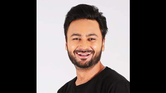 Punjabi lyricist and music composer Bunty Bains was reportedly receiving threat calls for some time and the callers were demanding ₹1 crore ransom. (HT Photo)
