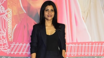 Konkona Sensharma wore a black top under a dark blue jacket and pants for the event. Konkona Sensharma wore a black top under a dark blue jacket and pants for the event.