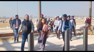 DC Sawhney held discussions with officials from PWD, public health, Airport Authority of India (AAI), NHAI. (HT)