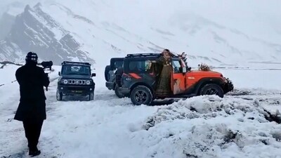 A couple from Gujarat tied the knot in a destination wedding in Himachal Pradesh's Spiti Valley. (X/@iAjay_Banyal) A couple from Gujarat tied the knot in a destination wedding in Himachal Pradesh's Spiti Valley. (X/@iAjay_Banyal)