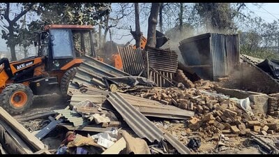 MC team demolishing illegal occupations in Ludhiana. (HT)