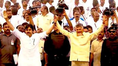 TDP chief N Chandrababu Naidu and Jana Sena president Pawan Kalyan during a rally, in state (HT Photo) TDP chief N Chandrababu Naidu and Jana Sena president Pawan Kalyan during a rally, in state (HT Photo)