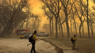 Wildland Team members depart to operate amid the spread of fire. (Reuters)