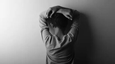 We feel like an outsider and engage in people-pleasing behavioural patterns to fit into the circle. (Unsplash) We feel like an outsider and engage in people-pleasing behavioural patterns to fit into the circle. (Unsplash)