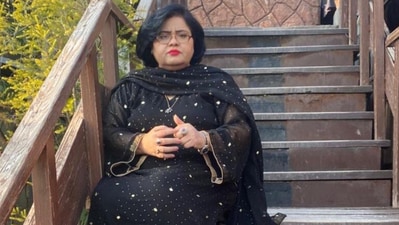 Pakistani singer Shazia Manzoor strikes a comedian for joke on honeymoon