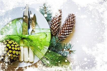 Use pretty bows in your table setting (Shutterstock)