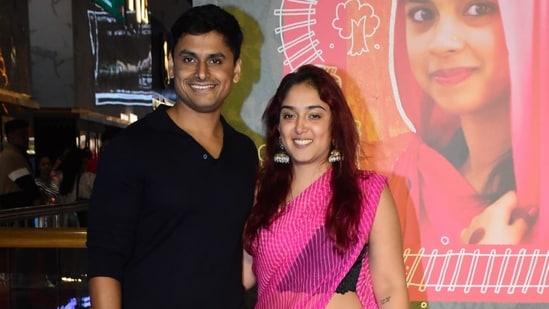 Ira Khan wore a pink saree for the screening of the film. Nupur Shikhare was seen in a navy blue T-shirt and beige pants.
