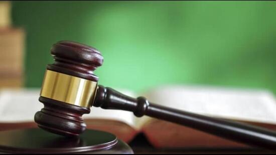 A judge has summoned Punjab health department’s medical officers posted at Aam Aadmi Clinics in Patiala to National Lok Adalat (HT File)