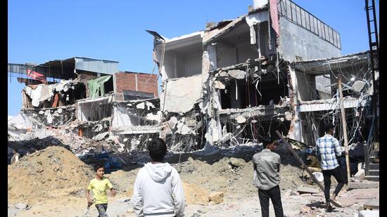 Demolished structures in Akbar Nagar area of Lucknow on Wednesday. (Deepak Gupta/HT Photo)