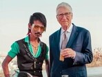 Bill Gates posted a video of having a cup of chai with Nagpur's famous Dolly Chaiwala. 