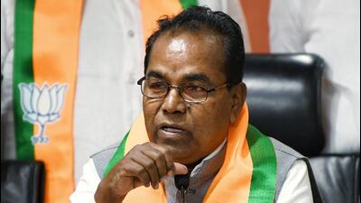 Bharart Rashtriya Samiti leader and Nagarkurnool MP Pothuganti Ramulu joins Bharatiya Janata Party, at party headquarters, in New Delhi on Thursday (ANI) Bharart Rashtriya Samiti leader and Nagarkurnool MP Pothuganti Ramulu joins Bharatiya Janata Party, at party headquarters, in New Delhi on Thursday (ANI)