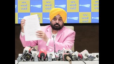 CM Bhagwant Mann showing documents to the media during a press conference in Chandigarh. (Sourced) CM Bhagwant Mann showing documents to the media during a press conference in Chandigarh. (Sourced)