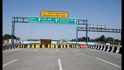 Commuters entry has been closed going towards Gurugram to Dwarka Sector-27 till the inauguration of the Gurugram section of the Dwarka expressway. (Parveen Kumar/HT Photo) Commuters entry has been closed going towards Gurugram to Dwarka Sector-27 till the inauguration of the Gurugram section of the Dwarka expressway. (Parveen Kumar/HT Photo)