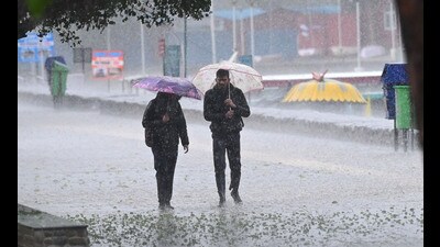 IMD has also issued a yellow alert for March 1 and orange alert for March 2. Orange alert is the second highest of the four-colour warning systems used by the IMD, advising people to stay prepared. (HT Photo)