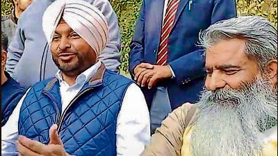 MP Ravneet Bittu (centre) along with former cabinet minister Bharat Bhushan Ashu (right) during a press conference in Ludhiana. (HT) MP Ravneet Bittu (centre) along with former cabinet minister Bharat Bhushan Ashu (right) during a press conference in Ludhiana. (HT)