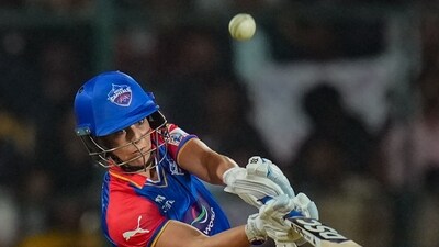 Marizanne Kapp took over after Shafali and Capsey fell. Kapp smashed 32 in 16 balls. (PTI) Marizanne Kapp took over after Shafali and Capsey fell. Kapp smashed 32 in 16 balls. (PTI)