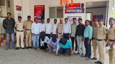 Police with the accused arrested in the case at Dehu Road police station. (HT PHOTO)