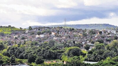 A settlement of mixed population - urban and rural - in Pune. (Rahul Raut/HT Photo) A settlement of mixed population - urban and rural - in Pune. (Rahul Raut/HT Photo)