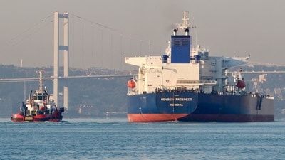 Crude oil tanker Nevskiy Prospect, owned by Russia's leading tanker group Sovcomflot, transits the Bosphorus in Istanbul, Turkey September 6, 2020. REUTERS/Yoruk Isik (REUTERS)