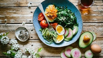 Eat Light Meals: Opt for light, refreshing meals that are easy to digest. Include plenty of fruits and vegetables with high water content to stay hydrated. (Unsplash) Eat Light Meals: Opt for light, refreshing meals that are easy to digest. Include plenty of fruits and vegetables with high water content to stay hydrated. (Unsplash)