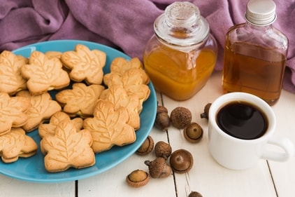 Canadian maple leaf cream cookies (Shutterstock) Canadian maple leaf cream cookies (Shutterstock)