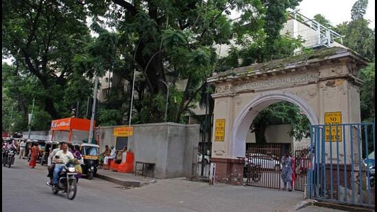 Joint charity commissioner, Pune allegedly found discrepancies worth over ₹11.65 crore in the Indigent Patients Fund (IPF) account of KEM Hospital Trust. (HT FILE)