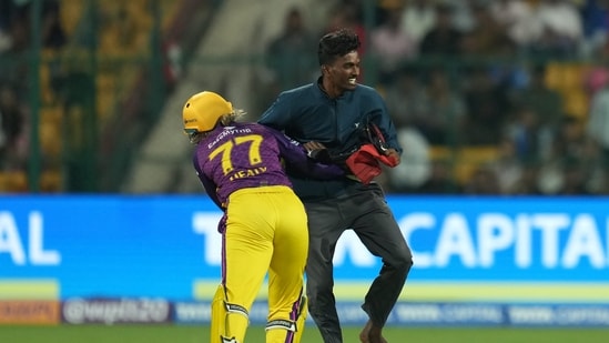 The incident happened just as Anjali Sarvani was getting ready to bowl the last ball of the MI innings (PTI)