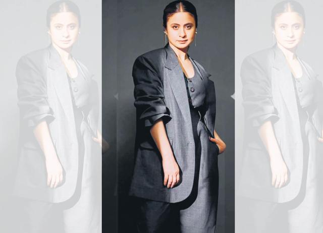 Modern androgynous fashion is no longer confined to making lanky women look like lanky men. Modern androgynous fashion is no longer confined to making lanky women look like lanky men.