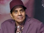 Dharmendra's latest picture had many fans concerned about his health. Dharmendra's latest picture had many fans concerned about his health.