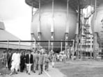 Jairam Ramesh shared the photo of Nehru inaugurating the Sindri plant in 1952.