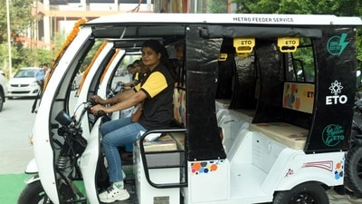 Noida, India - October 29, 2021: All women e-rickshaw drivers iniatiated by DMRC and ETO Motors at Sector 62 Electronic City metro station, in Noida, India, on Friday, October 29, 2021. (Photo by Sunil Ghosh / Hindustan Times)