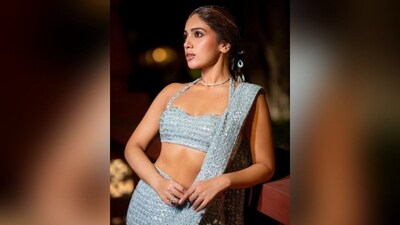 Her glam make-up look features nude eyeshadow, mascara-covered lashes, smudged eyeliner, kohled eyes, contoured cheekbones, blushed cheeks, luminous highlighter, dewy base and a shade of glossy lisptick. (Instagram/@bhumipednekar) Her glam make-up look features nude eyeshadow, mascara-covered lashes, smudged eyeliner, kohled eyes, contoured cheekbones, blushed cheeks, luminous highlighter, dewy base and a shade of glossy lisptick. (Instagram/@bhumipednekar)