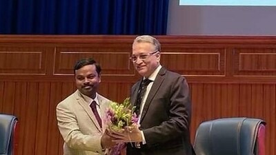 Justice Ajay Manikrao Khanwilkar. (On right) (File) Justice Ajay Manikrao Khanwilkar. (On right) (File)