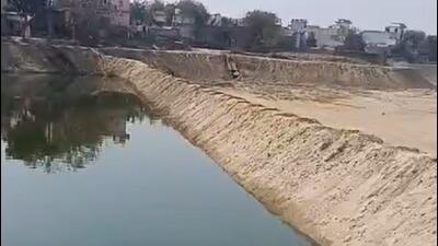 Local environmental activists said they had held talks with the authority officials to protect the water bodies from encroachments and ensure their rejuvenation. (HT Photo) Local environmental activists said they had held talks with the authority officials to protect the water bodies from encroachments and ensure their rejuvenation. (HT Photo)
