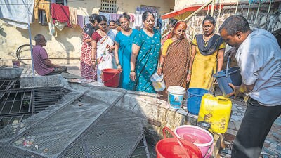 Mumbai, India - March 1, 2024: Residents of Koloveri village have not received even a drop of water for last 4 days due to 15% water cut in the city in Mumbai, India, on Friday, March 1, 2024. (Photo by Satish Bate/ Hindustan Times) (Hindustan Times) Mumbai, India - March 1, 2024: Residents of Koloveri village have not received even a drop of water for last 4 days due to 15% water cut in the city in Mumbai, India, on Friday, March 1, 2024. (Photo by Satish Bate/ Hindustan Times) (Hindustan Times)