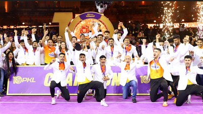 Puneri Paltan players with the PKL title Puneri Paltan players with the PKL title