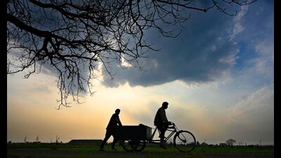 The alert comes in the wake of a western disturbance affecting the Western Himalayan region and adjoining plains from March 1 to March 3, with peak intensity expected on March 2. (HT PHOTO) The alert comes in the wake of a western disturbance affecting the Western Himalayan region and adjoining plains from March 1 to March 3, with peak intensity expected on March 2. (HT PHOTO)