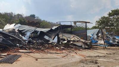 The civic body demolished 20 shops and cleared about 300,000 square feet of the tin sheds that had come up. (HT PHOTO) The civic body demolished 20 shops and cleared about 300,000 square feet of the tin sheds that had come up. (HT PHOTO)