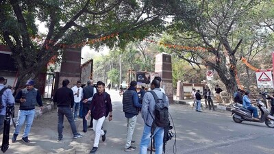 The media gathered outside the Jawaharlal Nehru University, in New Delhi, on Friday. Last night a violent clash reportedly occurred at the JNU campus between left and right-wing students. (Sanjeev Verma/ HT Photo)