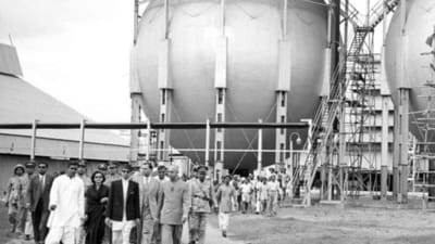 Jairam Ramesh shared the photo of Nehru inaugurating the Sindri plant in 1952. Jairam Ramesh shared the photo of Nehru inaugurating the Sindri plant in 1952.