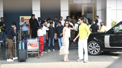 Sidharth Malhotra and Kiara Advani depart for Anant Ambani and Radhika Merchant's festivities in Jamnagar. The couple also posed for paparazzi at Mumbai's private airport. 