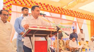 Congress MP Nakul Nath at a public meeting at Navegaon in Chhindwara district.