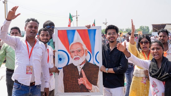 BJP supporters gather to attend PM Modi's public rally at Kalipur in Arambagh in Hooghly district.(PTI)