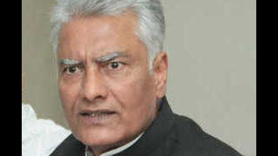 Punjab Bharatiya Janata Party (BJP) president Sunil Jakhar said that chief minister Bhagwant Mann is trying to create a distraction by holding yet another press conference on Sukhvilas. (HT File)