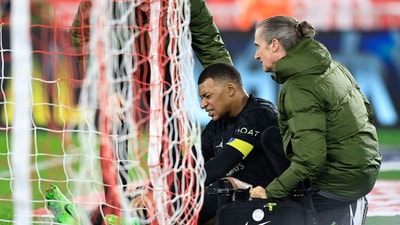 Kylian Mbappe (C) grimaces during Ligue 1 match between AS Monaco and Paris Saint-Germain (PSG). (AFP)