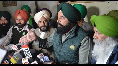 Farm leader Harinder Singh Lakhowal addressing a press conference in Ludhiana on Saturday. (Gurpreet Singh/HT) Farm leader Harinder Singh Lakhowal addressing a press conference in Ludhiana on Saturday. (Gurpreet Singh/HT)