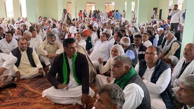 Farmer outfits and khaps of Haryana on Saturday formed an 11-member committee that will hold talks with the leaders of the Samyukta Kisan Morcha (SKM), the Samyukta Kisan Morcha (SKM non-political) and Kisan Mazdoor Sangharsh Committee, to bring all outfits under one roof. (HT Photo)