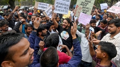 Aspirants holding placards shout slogans during a protest against the alleged leak of examination papers of Uttar Pradesh Public Service Commission (UPPSC) Review Officer (RO) and Assistant Review Officer (ARO) in Prayagraj on February 26, 2024. (Photo by Sanjay KANOJIA / AFP) (AFP) Aspirants holding placards shout slogans during a protest against the alleged leak of examination papers of Uttar Pradesh Public Service Commission (UPPSC) Review Officer (RO) and Assistant Review Officer (ARO) in Prayagraj on February 26, 2024. (Photo by Sanjay KANOJIA / AFP) (AFP)